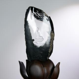 过的蜡和油浸传统上被人们广泛接受,在出具和田玉鉴定证书时无需说明