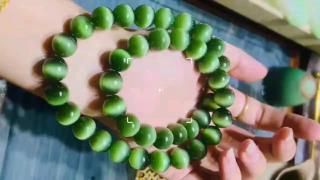 收藏款臻品和田玉碧玉冰绿猫眼项链,猫眼灵动,肉质冰莹细腻,颜色清爽