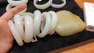 灯下看和田玉手镯,10支手镯灯下看,原来灯下看手镯要看一点